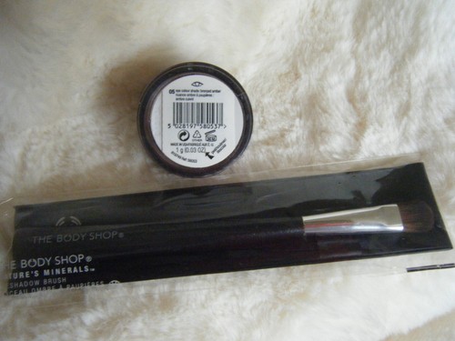 BODY SHOP " NATURES MINERALS " EYE COLOUR SHADE 05 BRONZED AMBER + EYE/S BRUSH - Picture 3 of 3