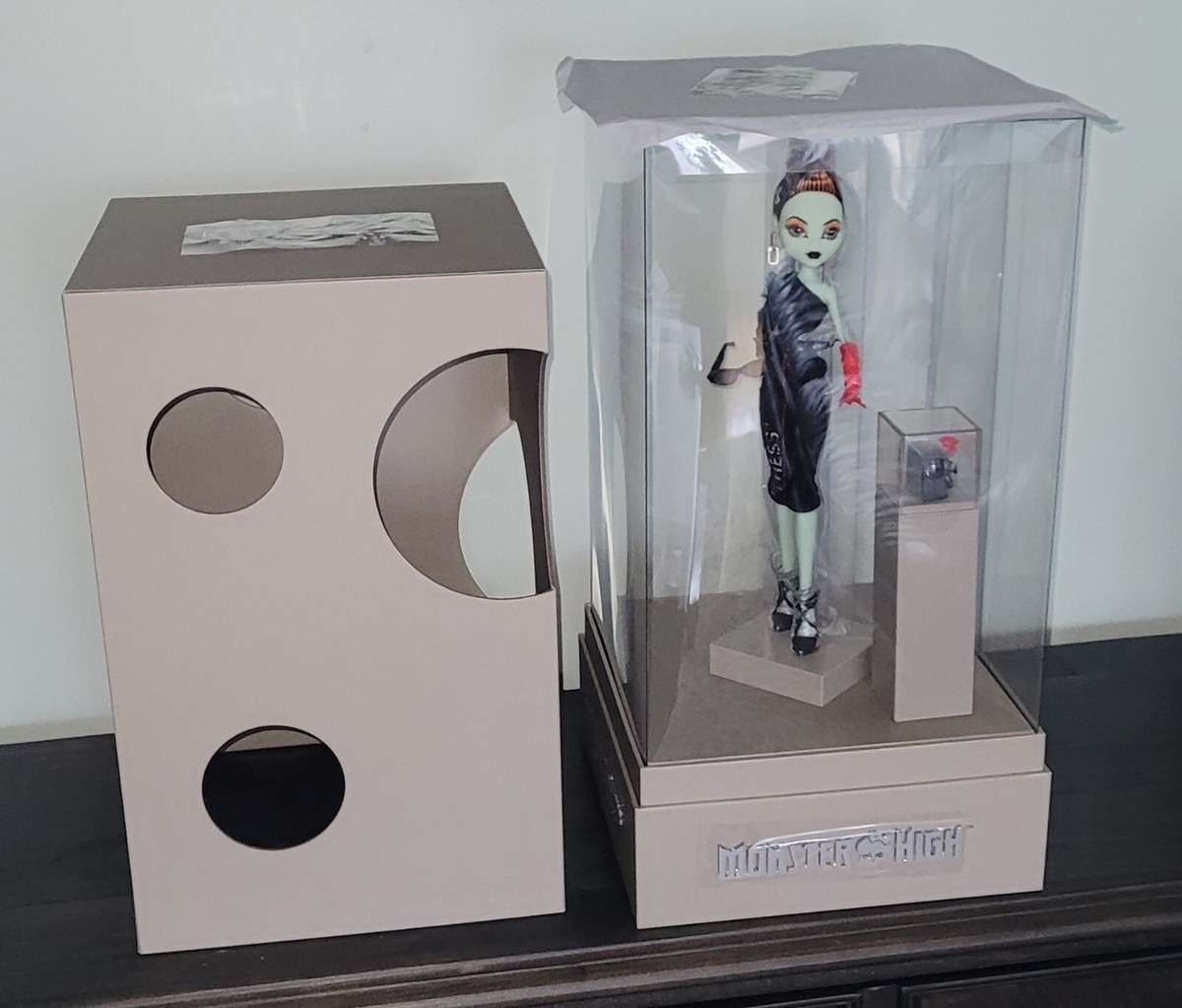 Off-White c/o Monster High Electra Melody Doll MATTEL Off-White c/o Monster High Electra Melody Doll MATTEL