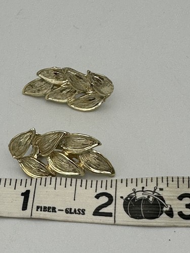 Vintage Kramer Earrings Clip On Etched Silver Gold Tone Leaf Design - Picture 4 of 5