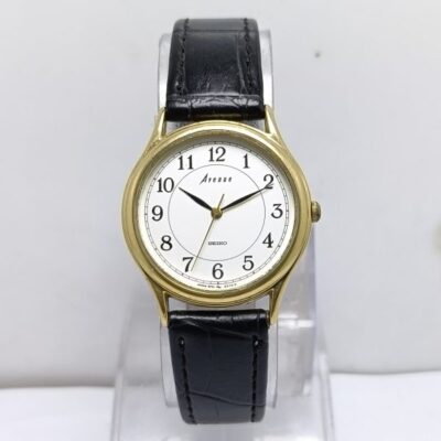 Seiko Avenue Quartz 5P31-6200 Arabic Numerals White Dial Vintage