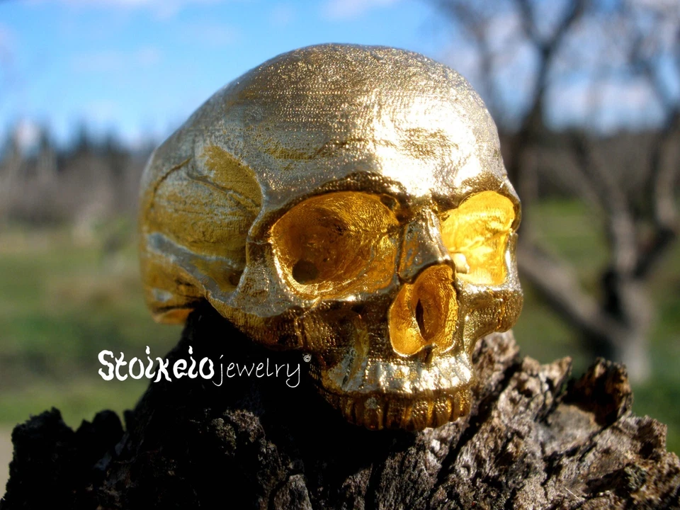 Anillo de media calavera en bruto de oro chapado en oro en plata de ley 925 anillo de calavera para hombre Foto 2 de 4