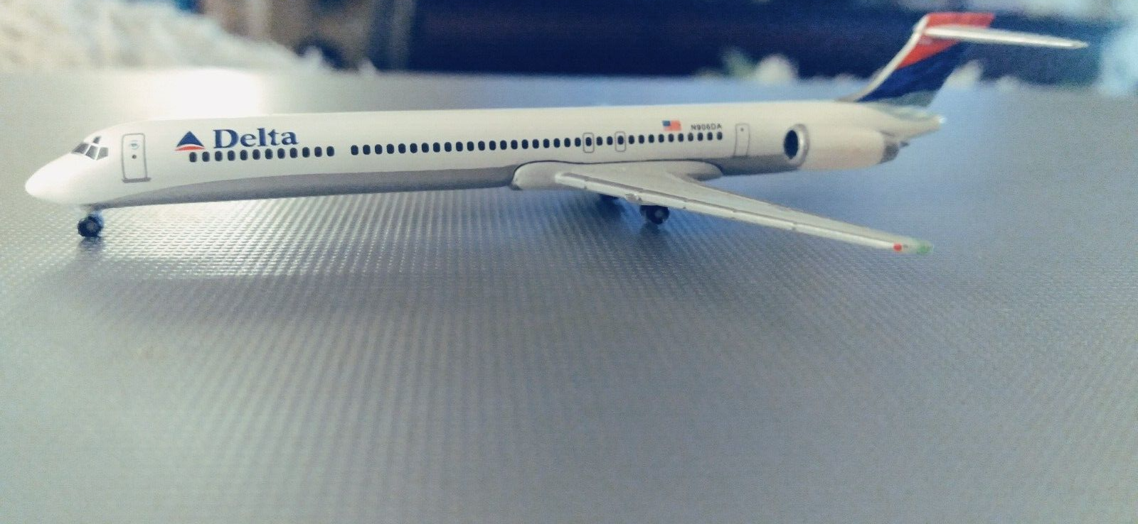 1:500 herpa wings Delta Airlines MD 80-90
