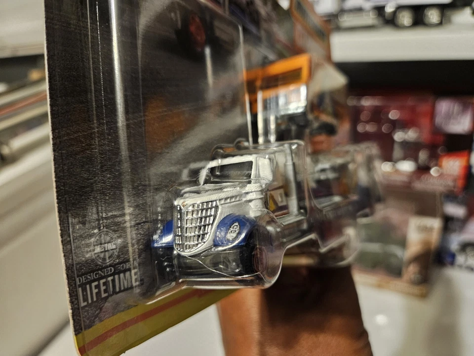 1/87 Scale Diecast Replica By Matchbox Lonestar Cab & Rocket Trailer - Image 3 of 4