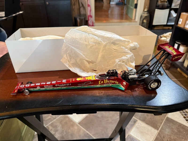 Mike Dunn Signed 1:24 NHRA Top Fuel Car, Darrell Gwynn, Winnebago/La Victoria