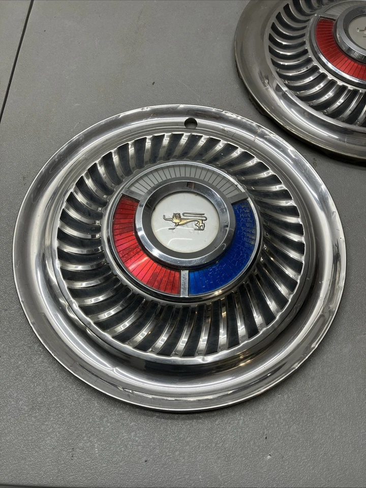 1959 1960 Ford Fairlane Thunderbird Sun Ray Emblem Hubcaps Wheel Cover Rare Pair - Image 2 of 4