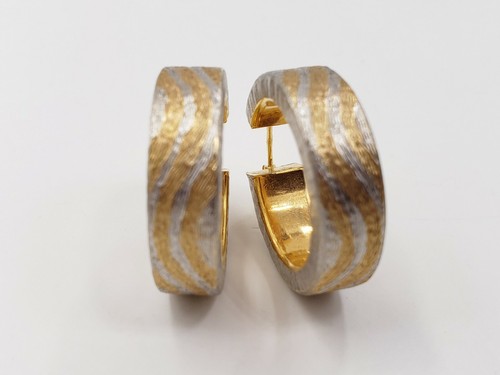 14K Yellow Gold* Italian 2 tone Texture Hollow Hoops-Earring Hinged BacK 27.88m - Picture 4 of 10