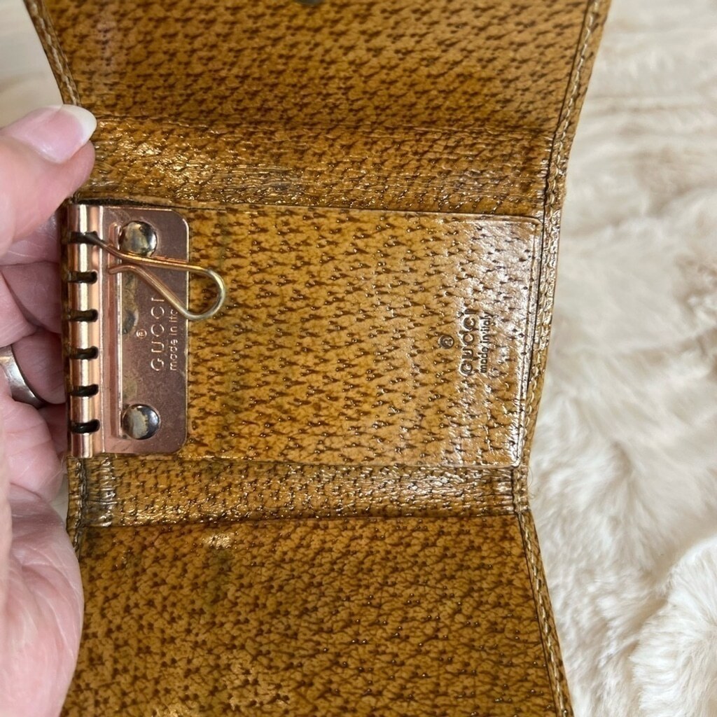 GUCCI KEYHOLDER - image 6