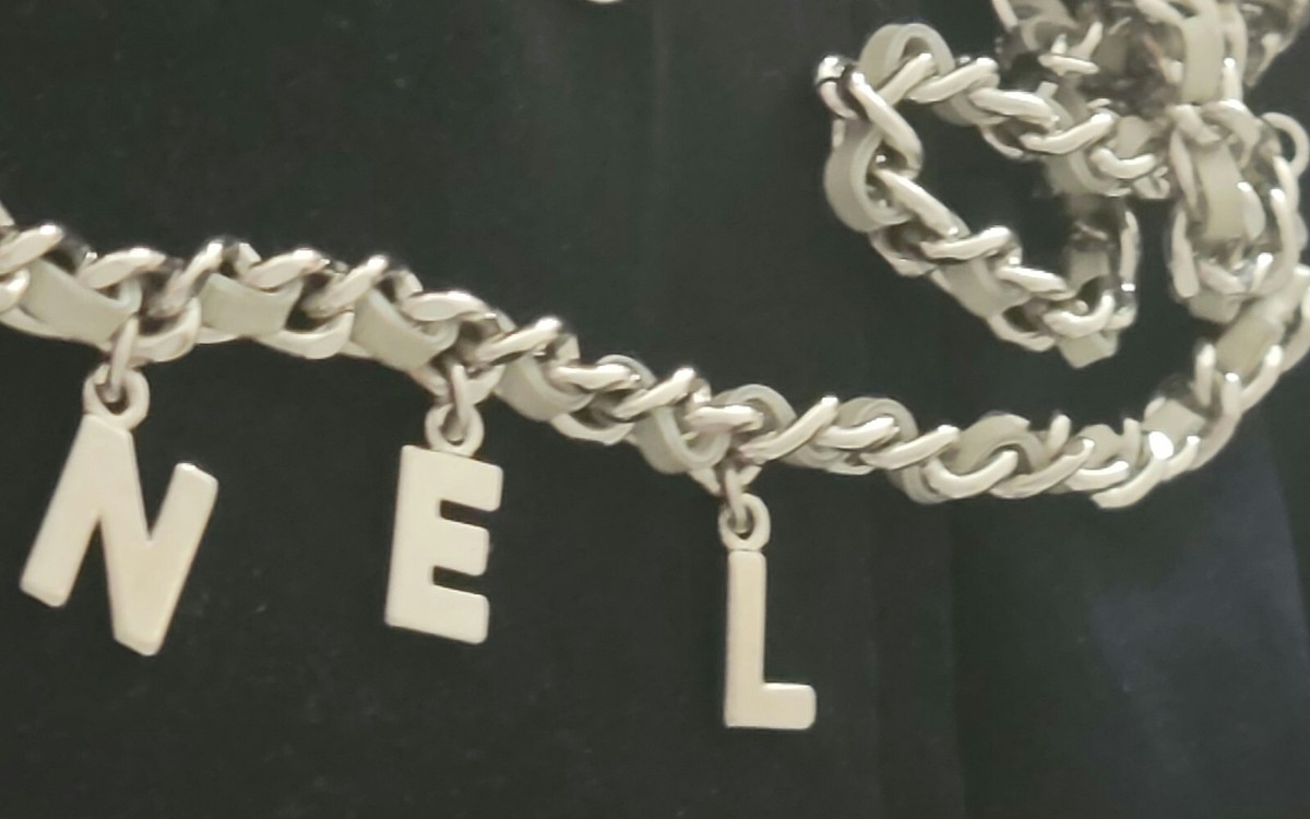 AUTH VINTAGE CHANEL LOGO LETTERING CHARMS SILVER CHAIN GRAY AUTH VINTAGE CHANEL LOGO LETTERING CHARMS SILVER CHAIN GRAY