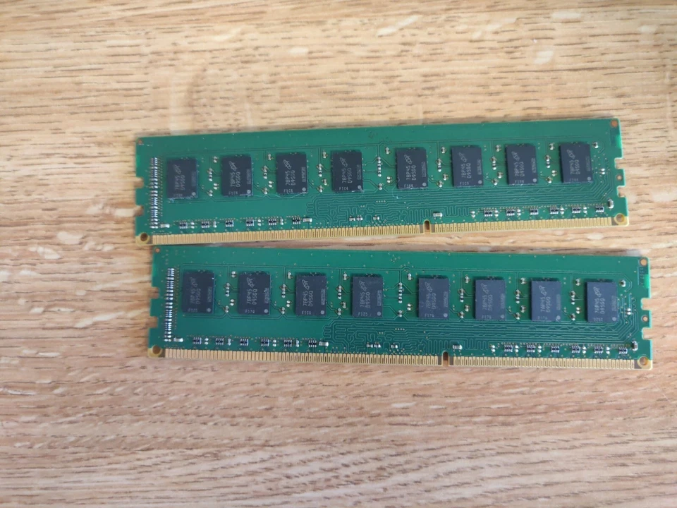 Micron 2 x 8GB 2Rx8 PC3L-12800U DDR3-1600 240-Pin Memory MT16KTF1G64AZ-1G6P1 [8] - Image 2 of 2