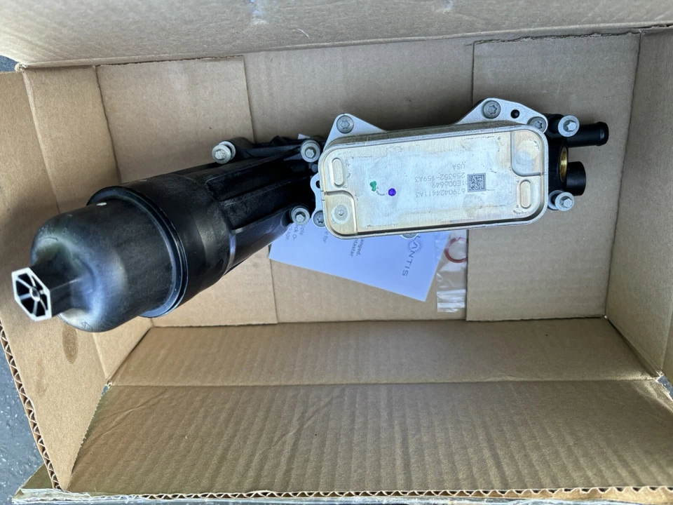 68596317AB MOPAR OEM 3.6L ENFRIADOR DE ACEITE CARCASA FILTRO *TOTALMENTE NUEVO*  Foto 4 de 4