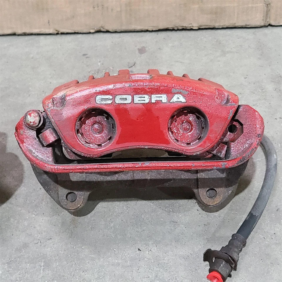 Juego de pinzas de freno delanteras 99 01 Mustang Cobra Aa7409 Foto 2 de 4