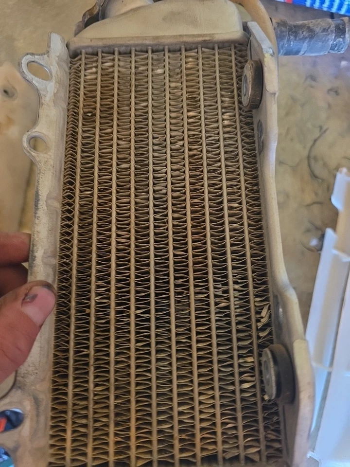 2003-2005 KX125 OEM KAWASAKI RADIATORS SET/ PART# 39061-0012, 39061-0013 - Image 3 of 4