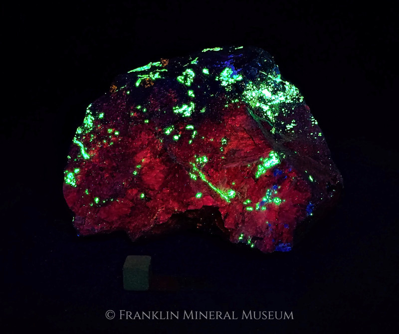 Fluorescent bustamite - Franklin, NJ