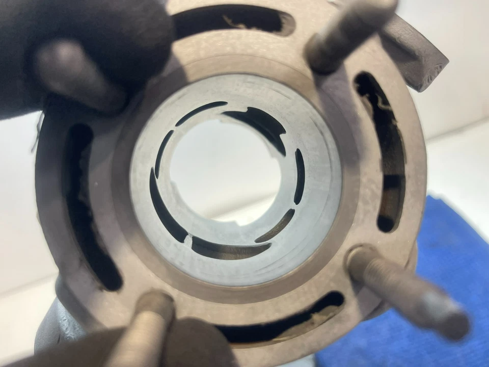 Honda CR85 2006 cilindro 2005-2007 CR85R/RB fabricante original 12110-GBF-B40 Foto 3 de 4