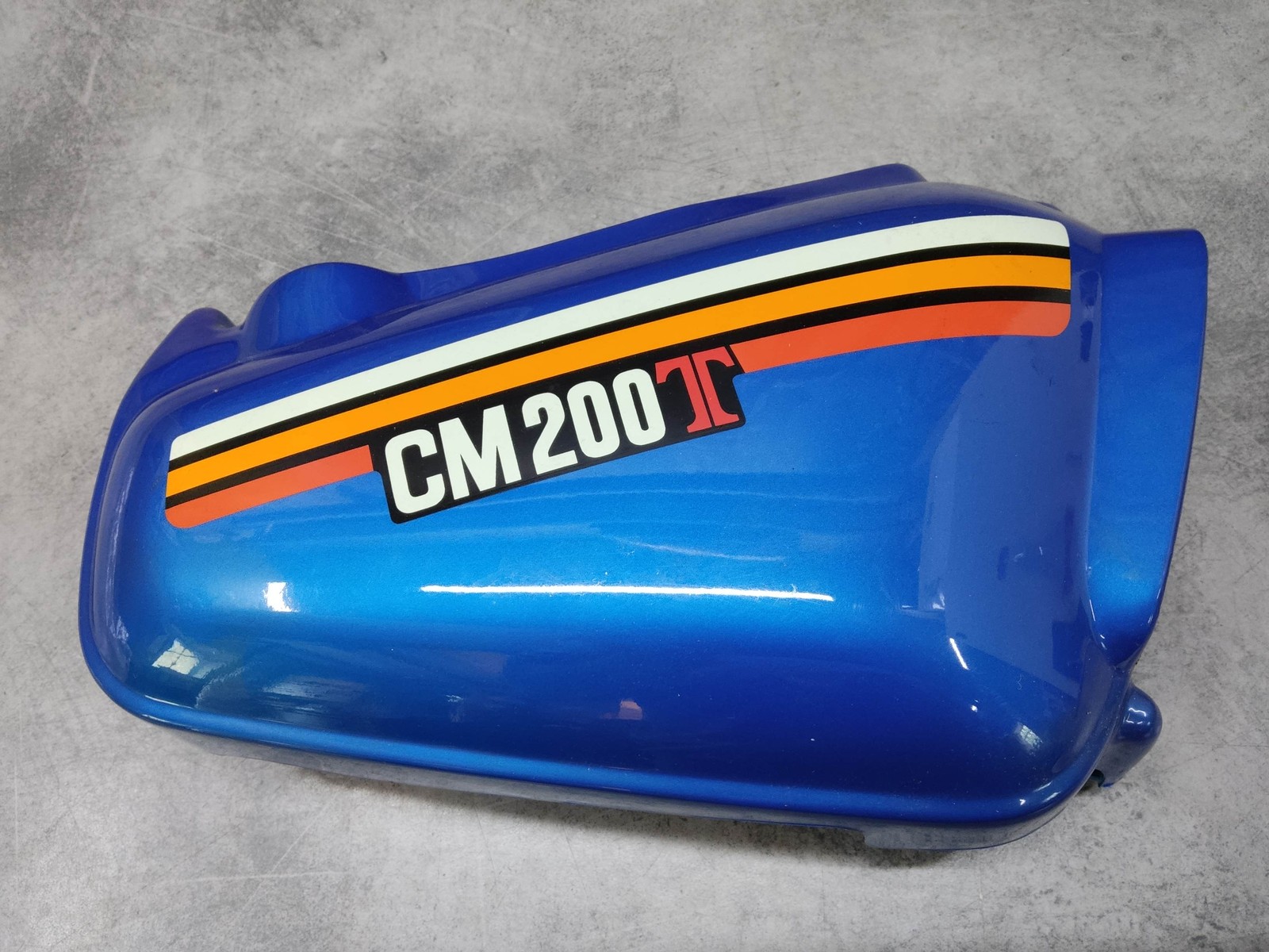 Cache latéral droit bleu HONDA pour moto CM200T référence 83540-419-000OCC1