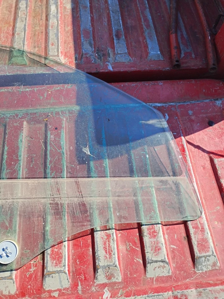 Подходит для Lincoln Town Car седан 1998-2011 годов выпуска пассажирское правостороннее стекло на окно передней двери - Изображение 4 из 4