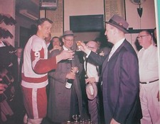 PRINT HOCKEY PICTURE DETROIT RED WINGS GORDIE HOWE AND PUNCH IMLACH CELEBRATION