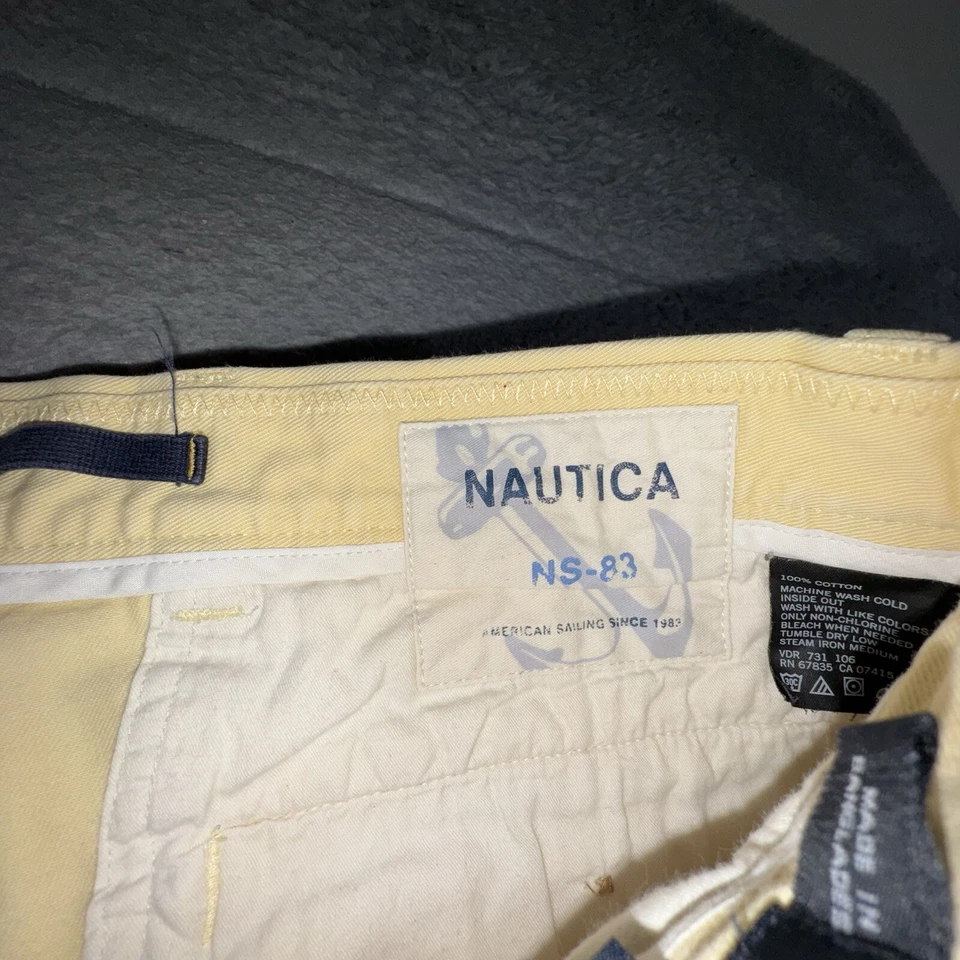 "Pantalones cortos Nautica Rigger para hombre 34 amarillos plisados calce clásico entrepierna de 9""" Foto 2 de 4