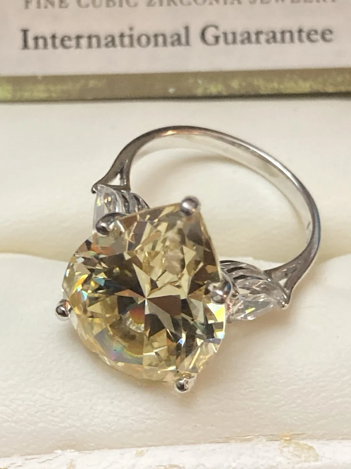 Anillo Crislu amarillo y transparente circonita cúbica circonita cúbica circonita cúbica talla 7 Foto 4 de 4
