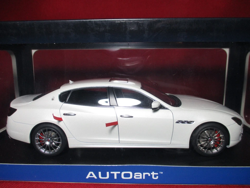 1:18 Scale Maserati Quattroporte GTS White Autoart Diecast Model Car Minichamps - Image 4 of 4