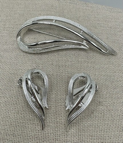 Set orecchini vintage Sarah Conventry tono argento spilla a goccia e clip - Foto 1 di 3