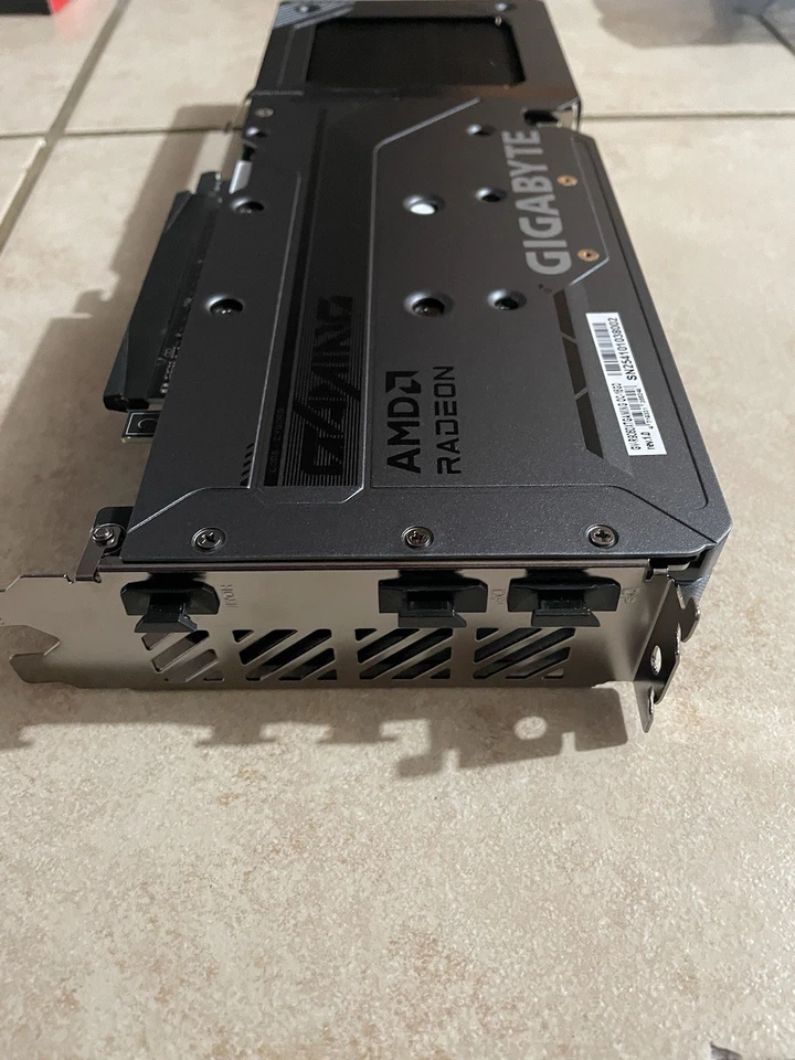 NEW Gigabyte AMD Radeon RX 9060 XT 16GB GDDR6 Gaming OC GPU Graphics Card - Image 3 of 4