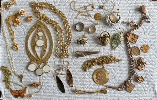 Vintage Gold Toned Costume Jewelry Lot. Necklaces Bracelets Earrings Pins clips