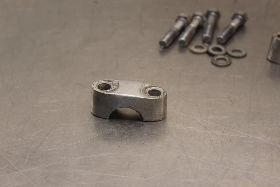 Yamaha DT1E 250 1971 abrazadera de cubierta de manillar S703 Foto 2 de 4