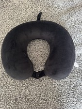 SCHWARZE "STIEFEL" NACKENKISSEN