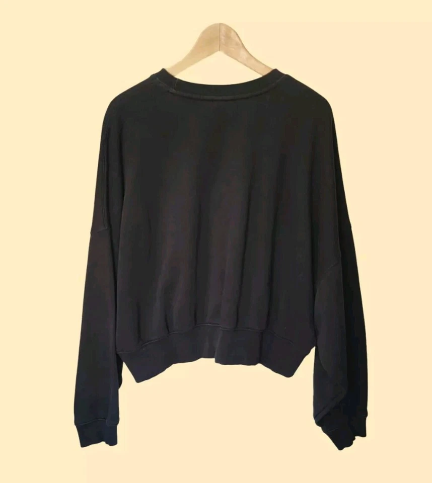 Moletom Adidas Feminino Tamanho M Logotipo CROPPED Suéter Preto Gola Redonda Adicolor - Imagem 3 de 4