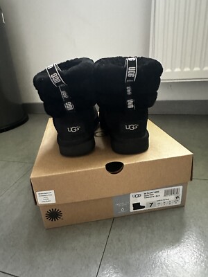 UGG Fluff Mini Quilted Boots Black 1098533 Gr. 38 / UK 5 in sehr gutem Zustand