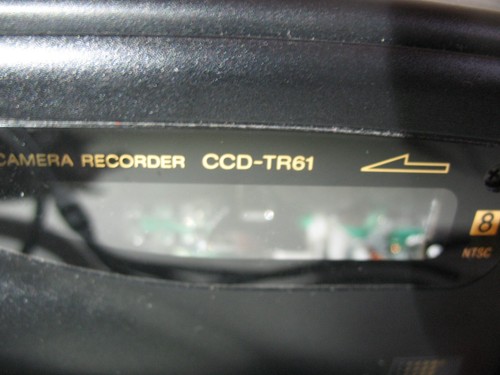 Sony Video Camera Recorder CCD-TR61 Video 8 Handycam w Manual, Strap and Cords - Picture 3 of 12