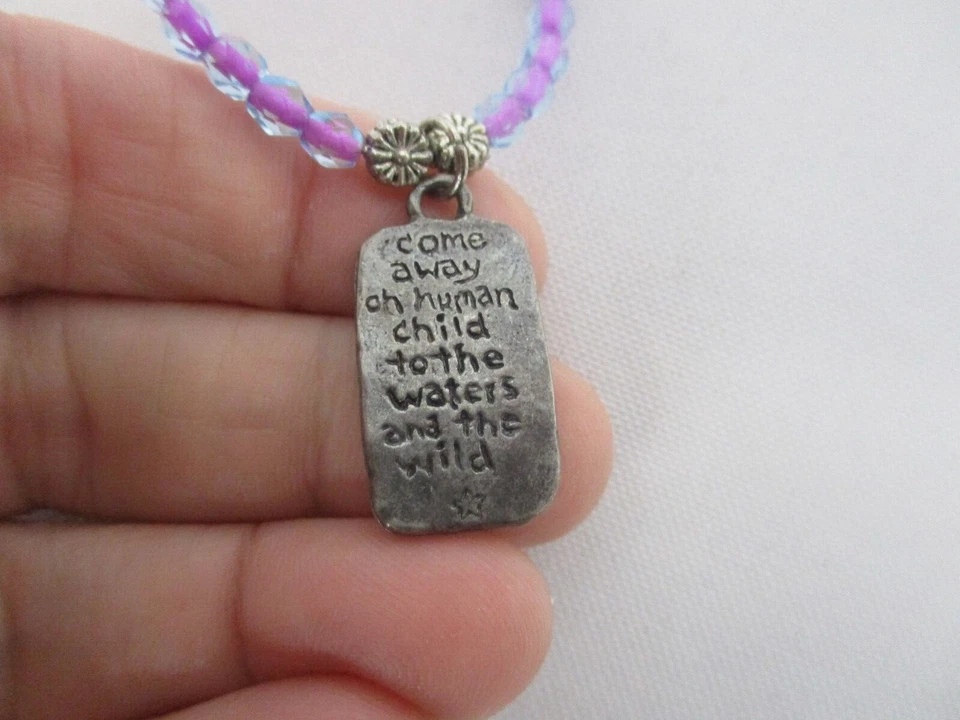 CORD MORADO con COLLAR DE CUENTAS DE VIDRIO AZUL con ÁNGEL VEN AWAY OH NIÑO HUMANO AL AGUA Foto 3 de 4