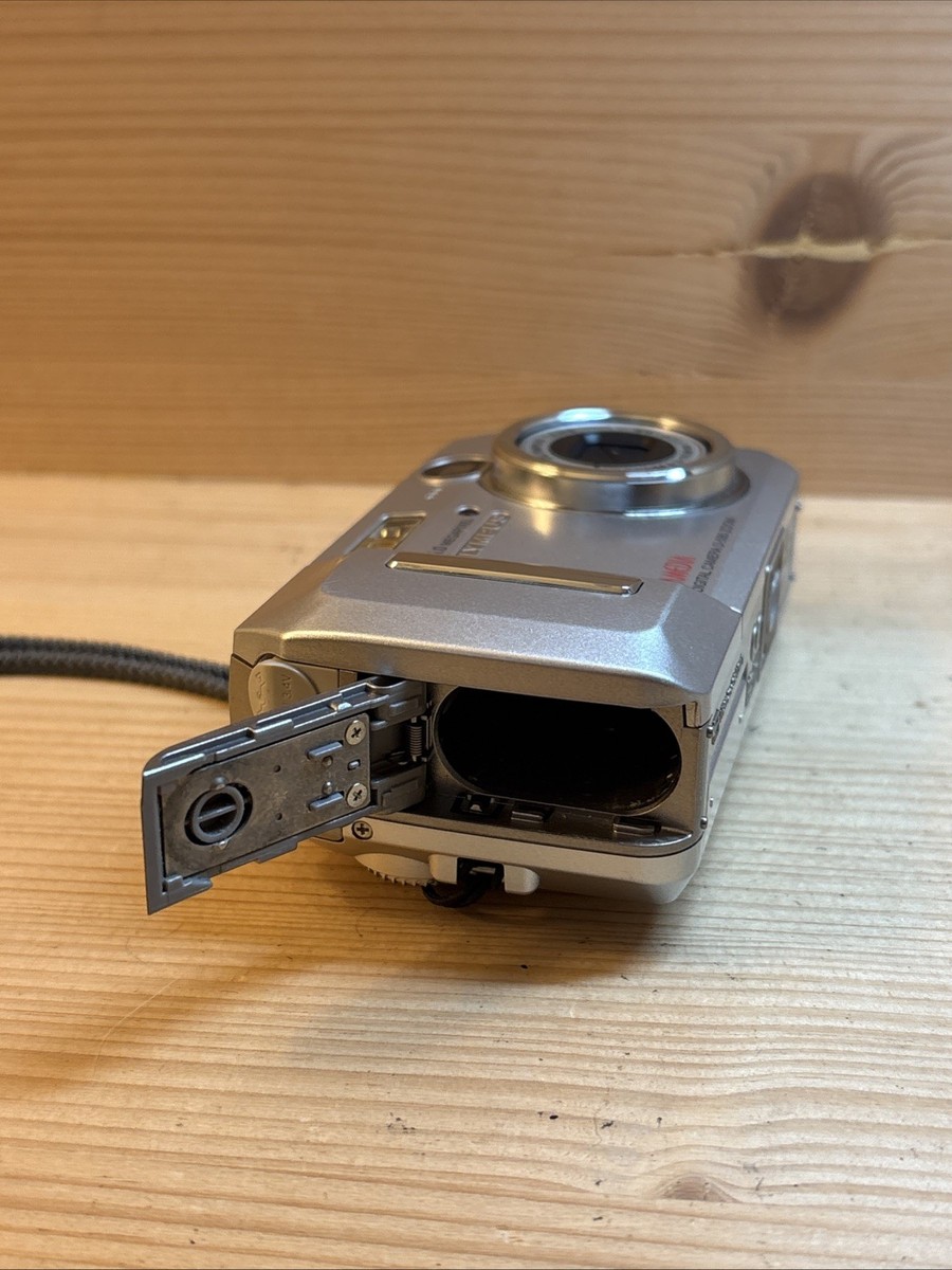 📸 Olympus D-595 Zoom Digicam - Tested & Working - CCD - AA Power
