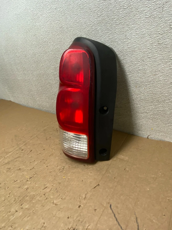 2005 a 2009 Pontiac Montana / Uplander driver esquerdo lanterna traseira Lh fabricante de equipamento original V0102 DW - Imagem 2 de 4