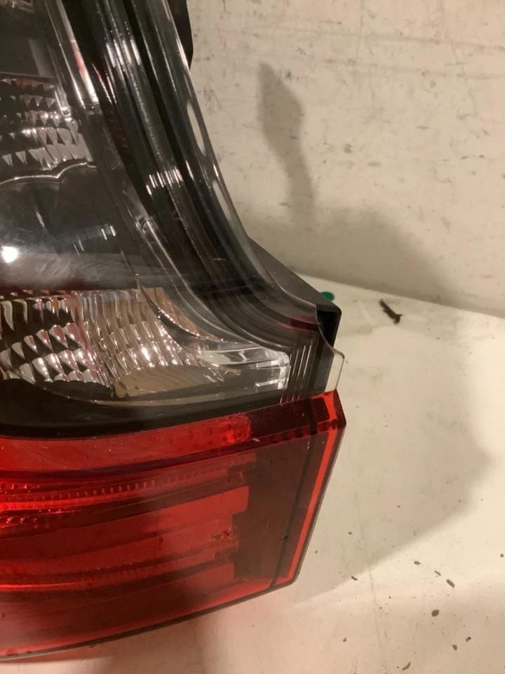 Luz trasera de cuarto izquierdo conductor Lexus LX570 2017-2020 OEM B24L-13814 TL Foto 3 de 4