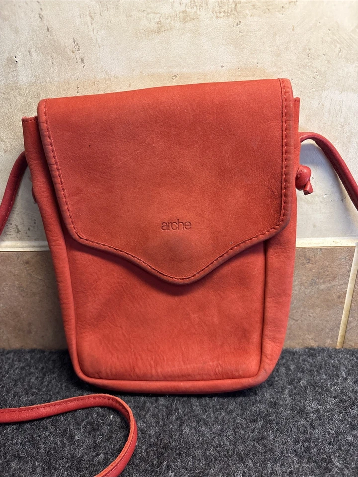Bolso Bandolera Pequeño ARCHE Cuero Rojo - Hecho en Francia Envejecido De Colección Foto 2 de 4