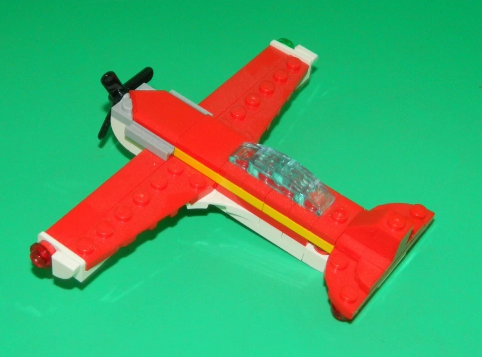 LEGO Creator 30669 Iconic Red Plane, photo 3 of 5