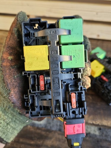 Citreon Dispatch Vivaro Expert Proace Fuse Relay Box X1 9806192580 2018-ON - Picture 6 of 8