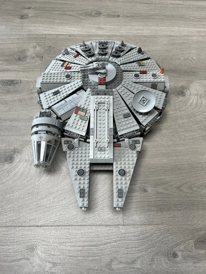 LEGO Star Wars 7965 Millennium Falcon, photo 2 of 5