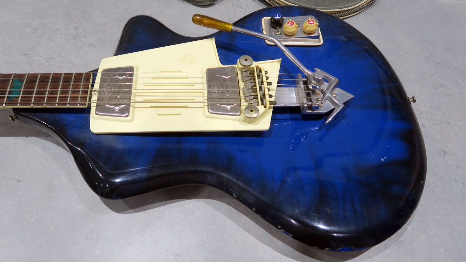 Wandre Spazial Guitar (c:1962). Very Good Original Condition