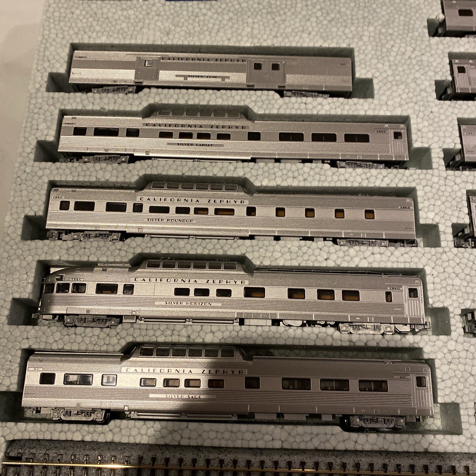 Kato 106057 N Scale California Zephyr 11 Car Passenger Set with