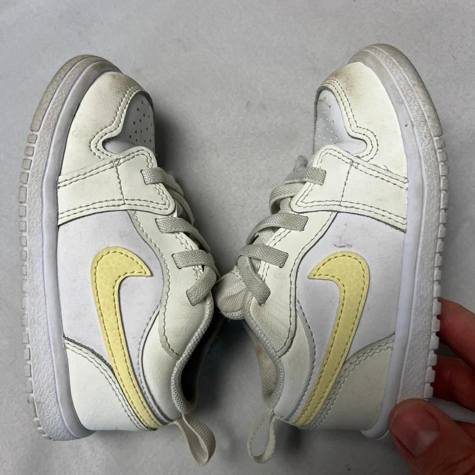 Jordan 1 Low SE 学步儿童运动鞋白色黄色钩环鞋 7C — 第 4/4 张图片