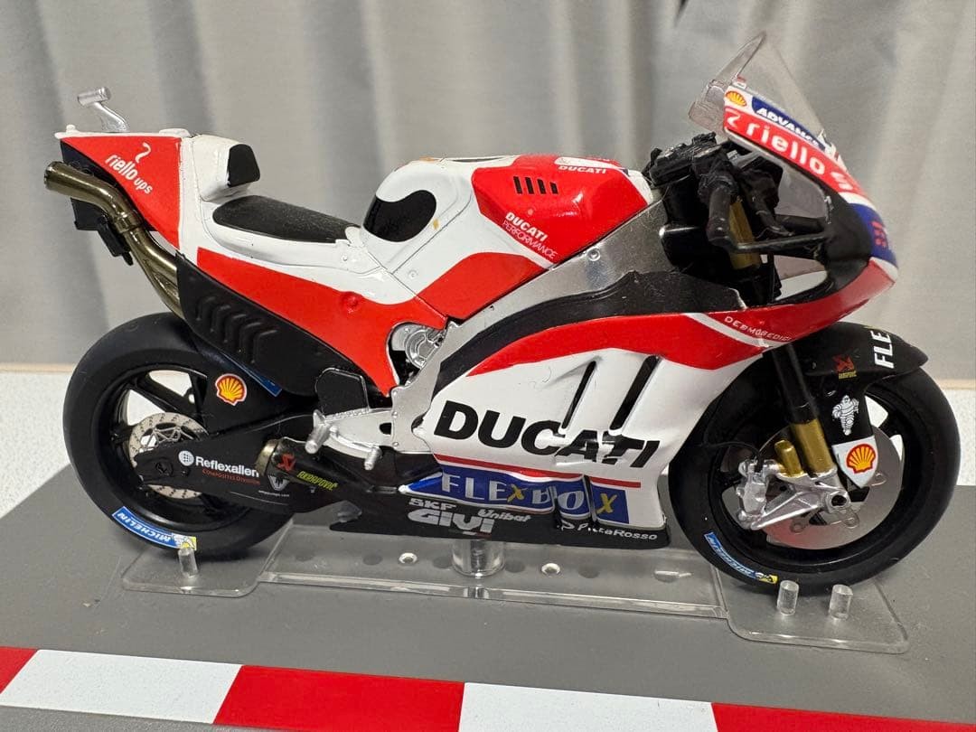 Ducati Desmosedici GP17 Andrea Dovizioso 1/18 Diecast Motorcycle
