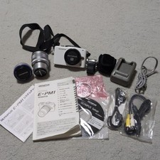 Olympus PEN E-PM1 Mirrorless Camera White with M.ZUIKO 17mm f/2.8 Lens Set