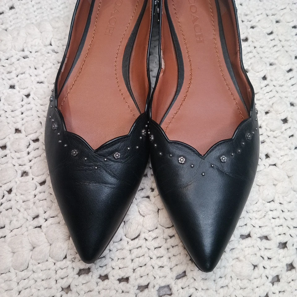 Tachuelas Coach Vivian Flats Tea Rose negras para mujer 9,5 puntas delicadas elegantes de lujo Foto 3 de 4