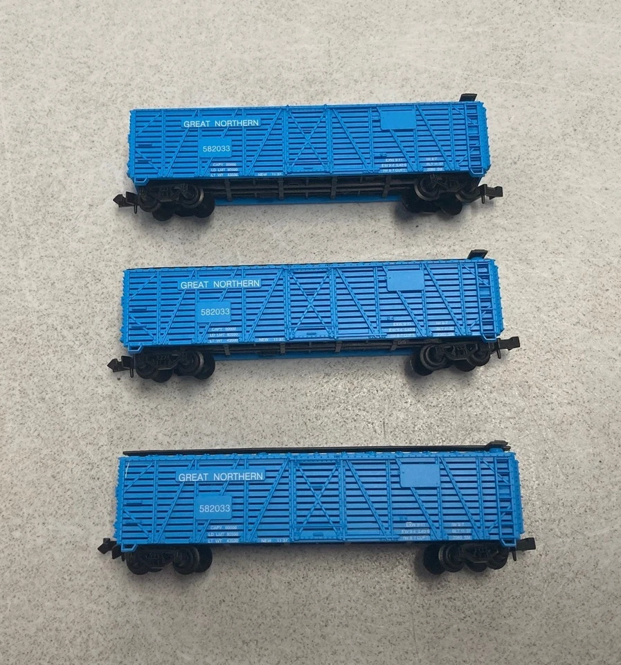 Model Power N Scale Great Northern Cattle Cars #3077 (Lot of 3) - Image 3 of 4
