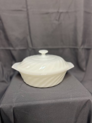 Vintage Fire King Anchor Hocking 1 1/2 Qt Ribbed Milk Glass Casserole Dish - Picture 2 of 6
