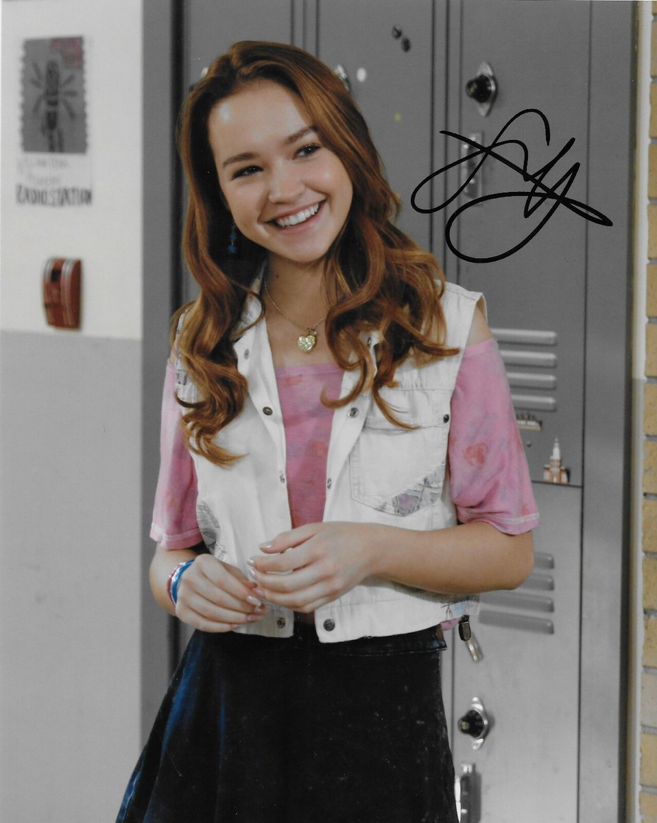 Signed Sadie Stanley The Goldbergs Autographed 8x10 Photo #2