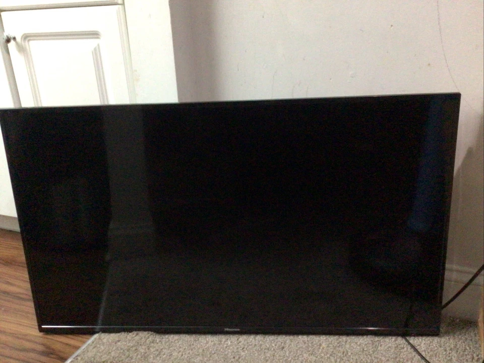 Hisense Class A4 40D5OUS 40'' 1080p FHD LED Smart TV  - Not Powering Up - Image 3 of 4